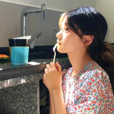 拥抱星星的月亮